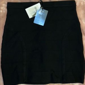 Black pencil skirt never before worn in new condition